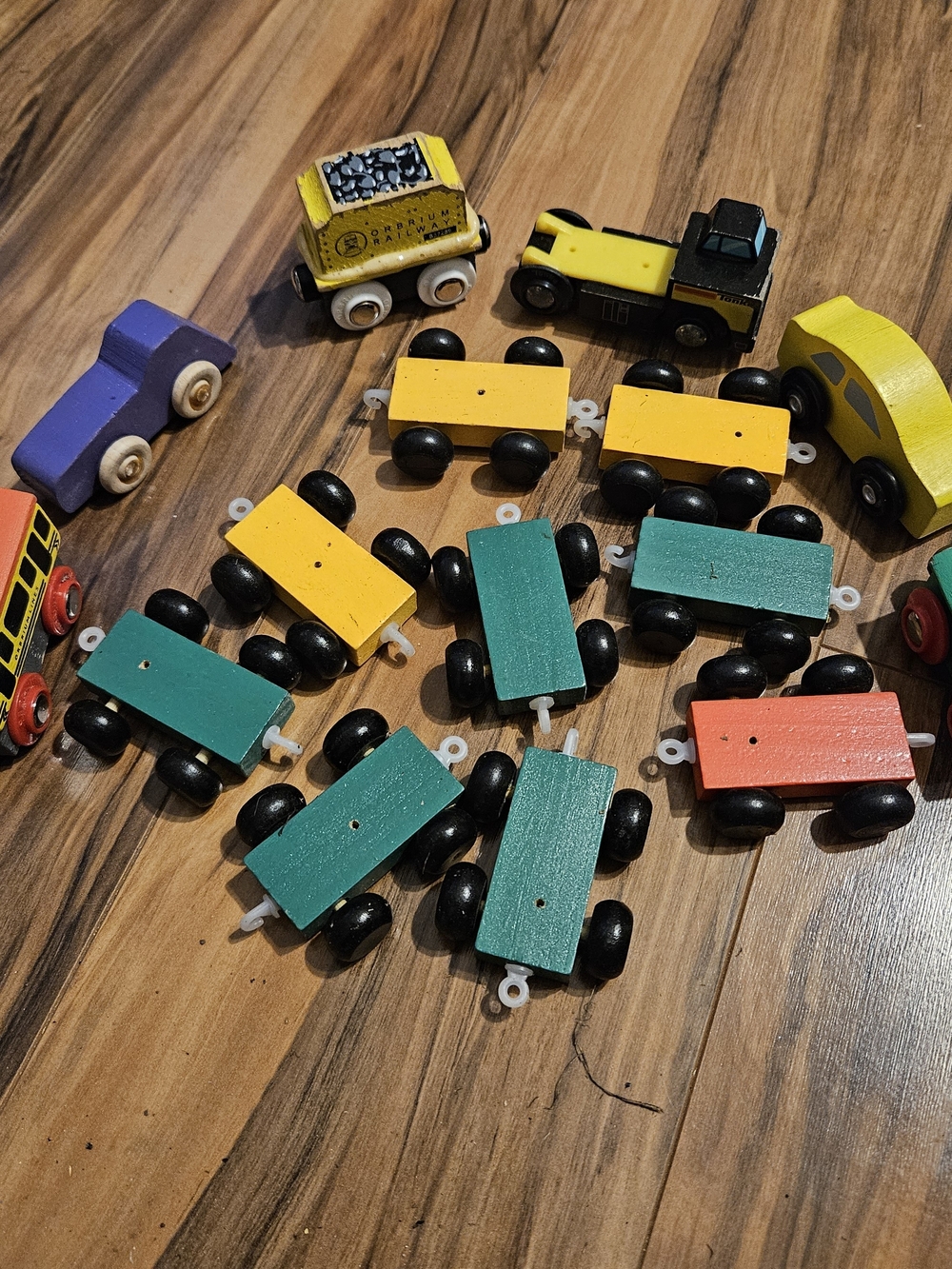 Vtg Wooden Train Car Connectors - Yellow, Green, Red, Teal Kids Toy Set (A-29)
